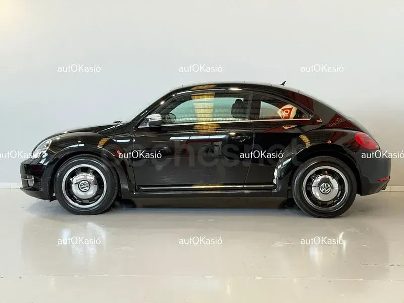 Usado VW Beetle Design 105 CV (77 kW) 2015 Rojo Utilitario