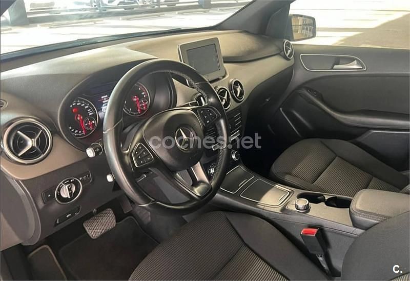 Usado Mercedes B180 Urban 109 CV (80 kW) 2015 Gris / plata Utilitario