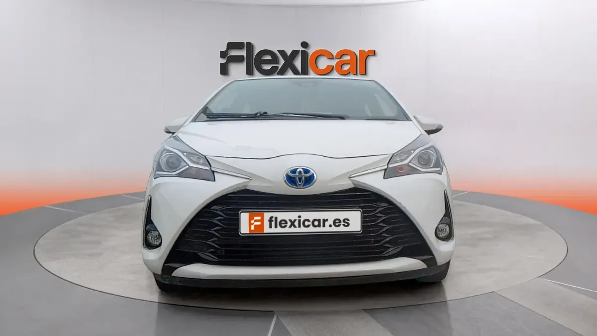 Usado Toyota Yaris Hybrid Active 100 CV (73 kW) 2018 Blanco Berlina