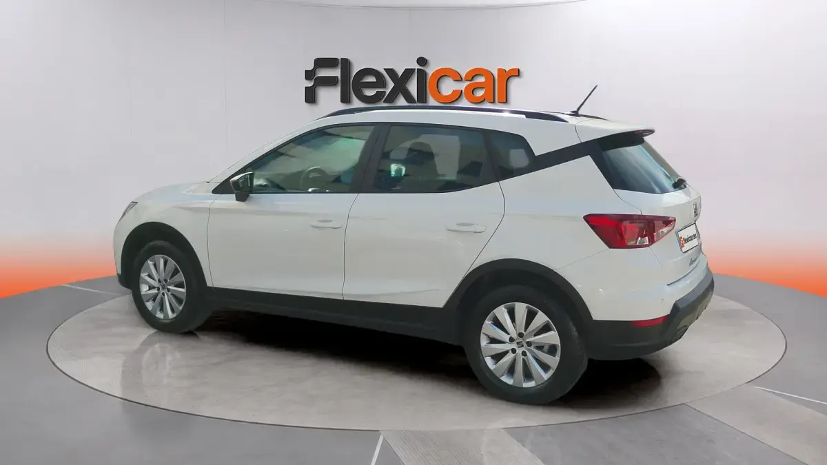 Usado Seat Arona Style Plus 110 CV (80 kW) 2022 Blanco SUV