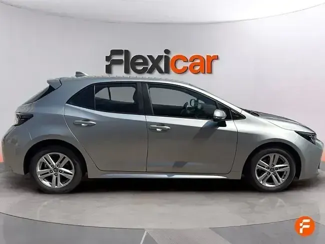 Usado Toyota Corolla Active 122 CV (89 kW) 2022 Gris Berlina