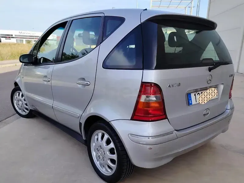 Usado Mercedes A170 Elegance 95 CV (69 kW) 2003 Gris / plata Monovolumen