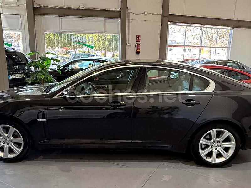 Usado Jaguar XF Luxury 240 CV (176 kW) 2011 Negro Berlina