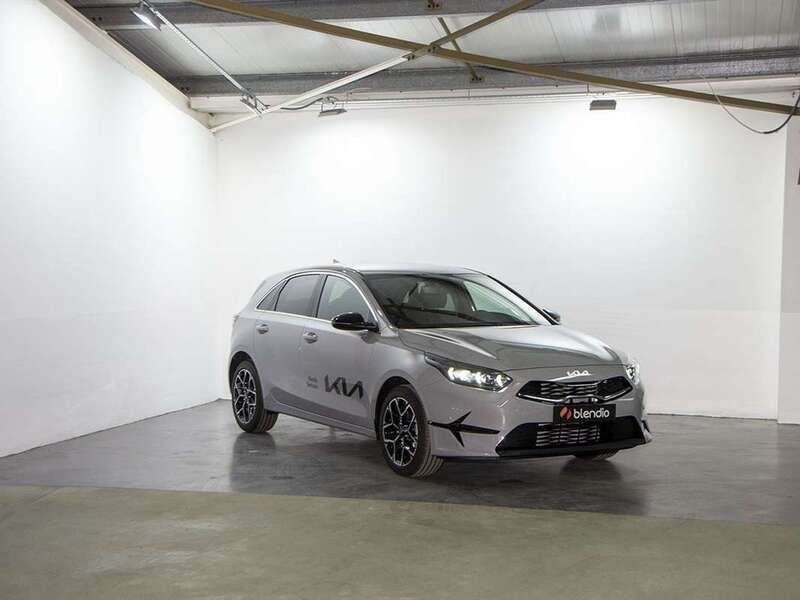 Gris Usado 2023 Kia Ceed GT GT-Line Utilitario | 19.980 € (Precio justo) - Imagen 1/4