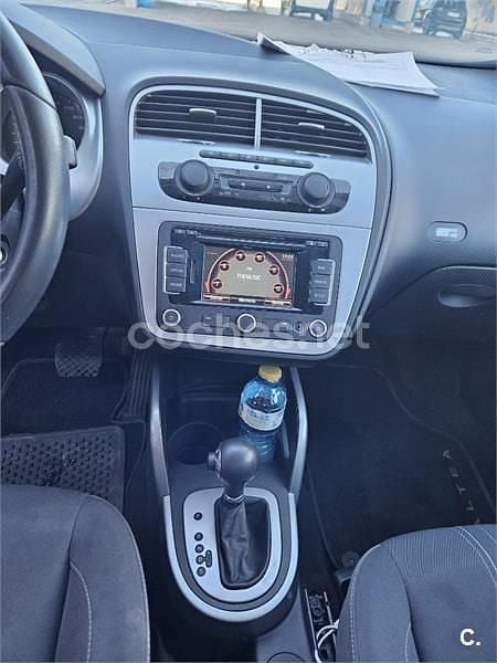 Usado Seat Altea Style 105 CV (77 kW) 2013 Beige Monovolumen