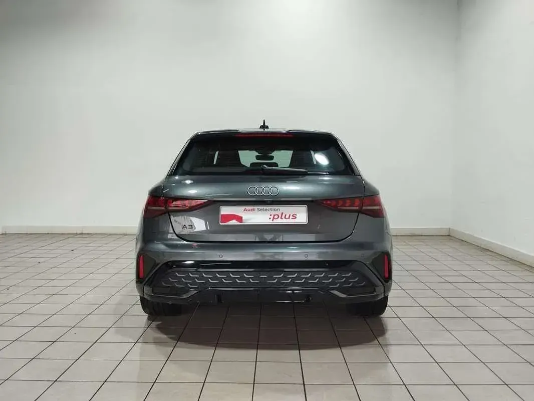 Usado Audi A3 Sportback e-tron S-Line 204 CV (150 kW) 2025 Gris Utilitario