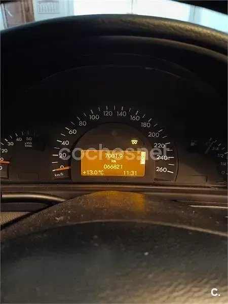 Usado Mercedes C220 Classic 143 CV (105 kW) 2002 Gris / plata Berlina