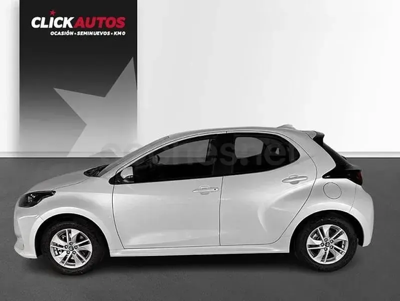 Usado Toyota Yaris Hybrid Active 116 CV (85 kW) 2024 Blanco Berlina