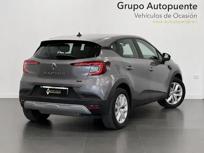 Usado Renault Captur Evolution 145 CV (106 kW) 2022 Gris / plata SUV
