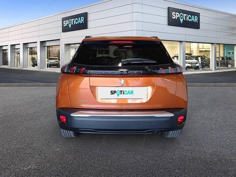 Usado Peugeot 2008 Allure 100 CV (73 kW) 2023 Naranja SUV