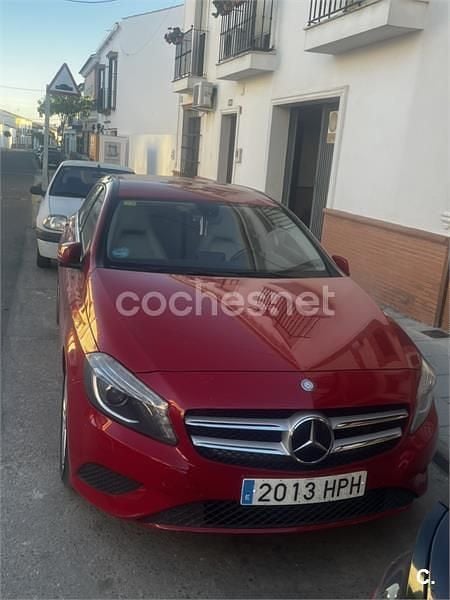 Usado Mercedes A220 Urban 170 CV (125 kW) 2013 Rojo Berlina