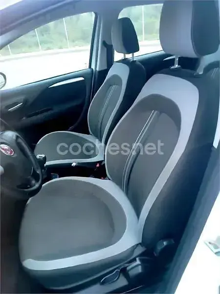 Usado Fiat Punto Pop 69 CV (50 kW) 2012 Blanco Utilitario