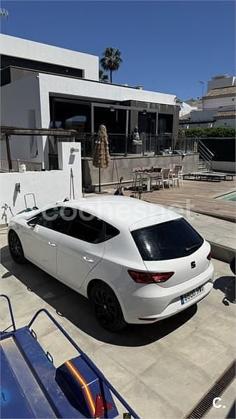Usado Seat Leon Reference 105 CV (77 kW) 2014 Blanco Berlina