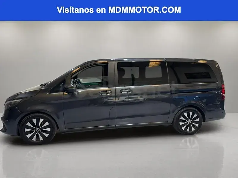 Usado Mercedes V220 Avantgarde 163 CV (119 kW) 2022 Gris / plata Monovolumen