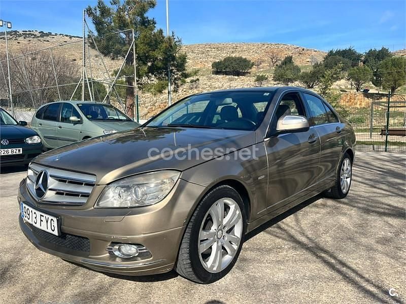Usado Mercedes C220 Avantgarde 150 CV (110 kW) 2007 Beige Berlina