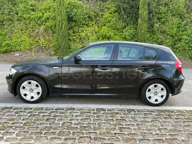 Usado BMW 116 122 CV (89 kW) 2009 Negro Utilitario
