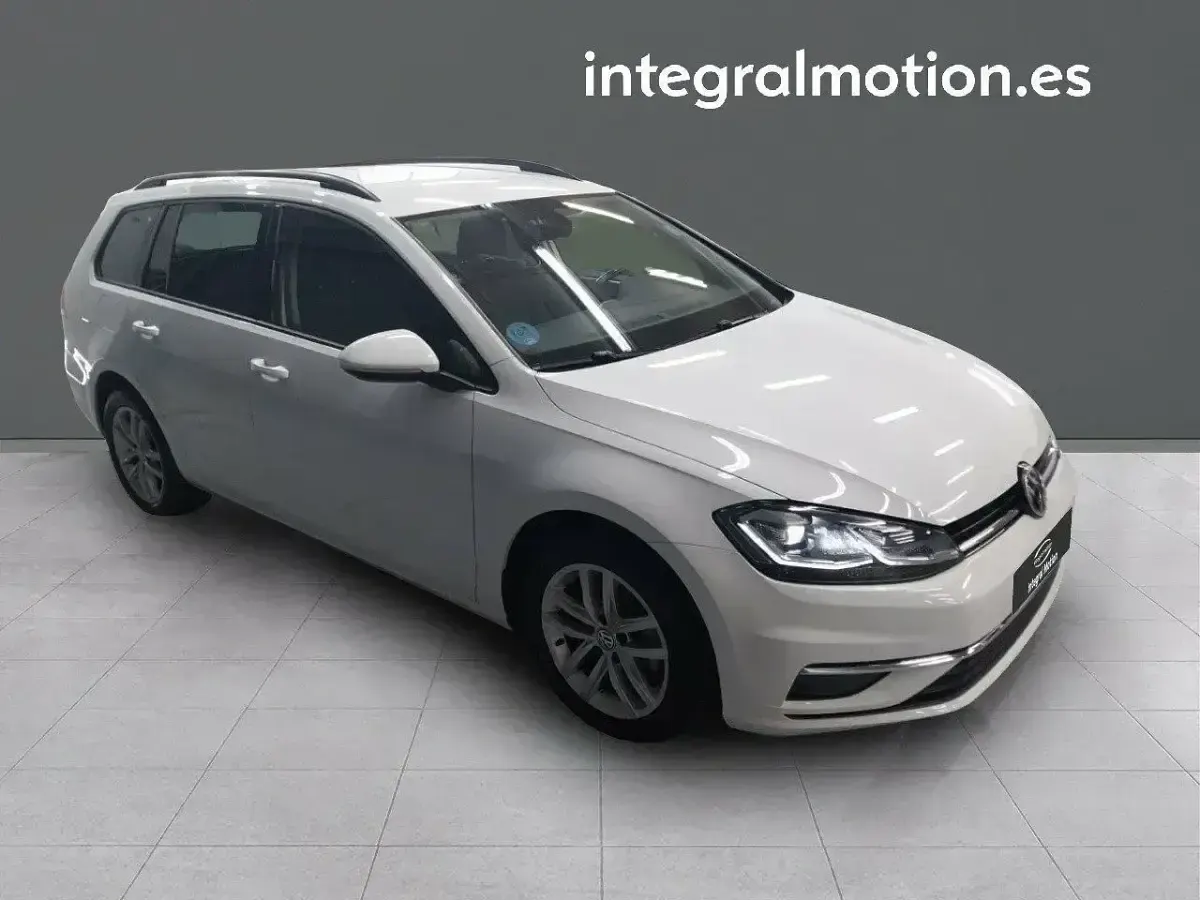 Usado VW Golf VII Advance 115 CV (84 kW) 2019 Blanco Familiar