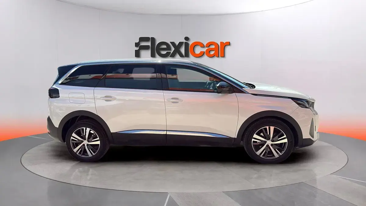 Usado Peugeot 5008 Active 131 CV (96 kW) 2023 Blanco SUV