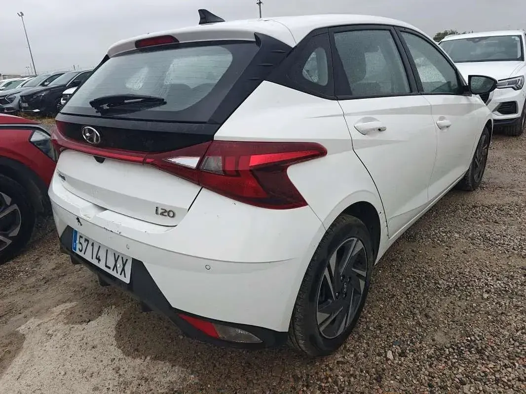 Usado Hyundai i20 101 CV (74 kW) 2022 Blanco Utilitario