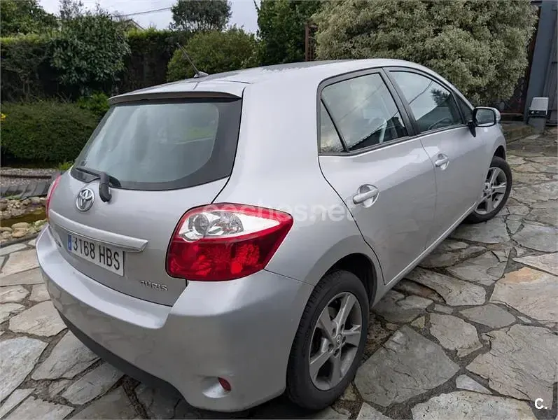 Usado Toyota Auris Active 132 CV (97 kW) 2011 Gris / plata Utilitario