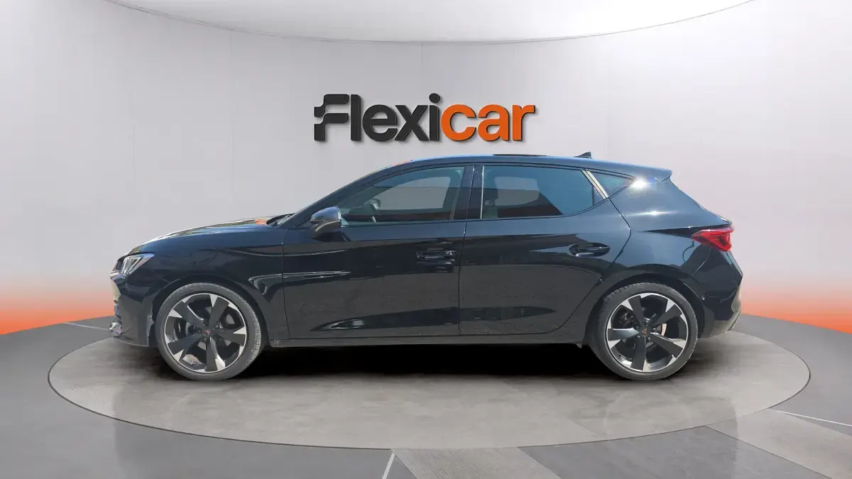 Usado Cupra Leon 190 CV (139 kW) 2023 Negro Berlina