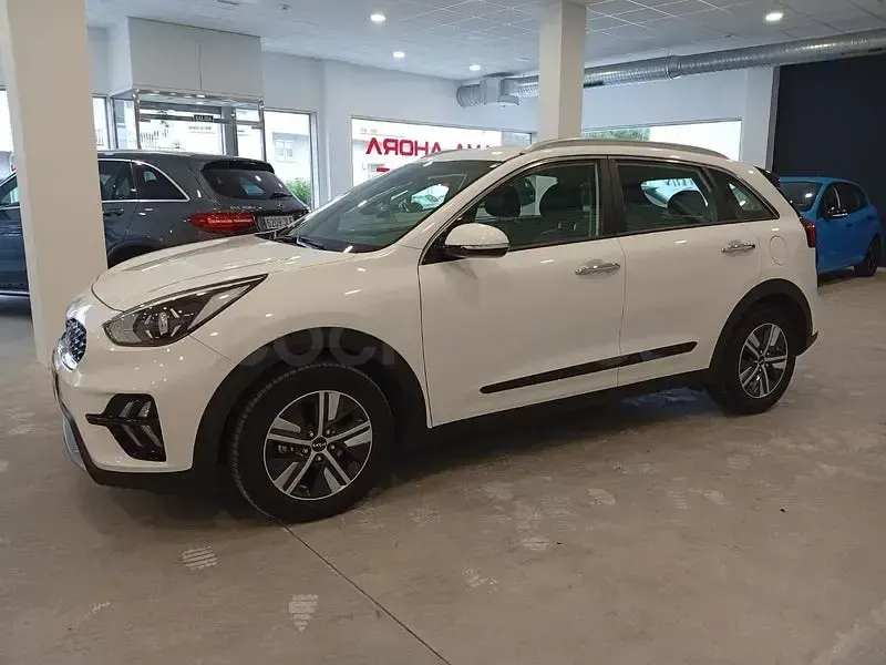 Usado Kia Niro 141 CV (103 kW) 2022 Blanco SUV