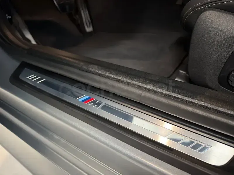 Usado BMW 330e Comfort Edition 292 CV (214 kW) 2023 Gris / plata Familiar