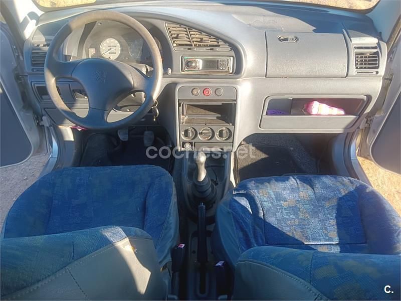 Usado Peugeot Partner Tepee 75 CV (55 kW) 2009 Gris / plata Monovolumen