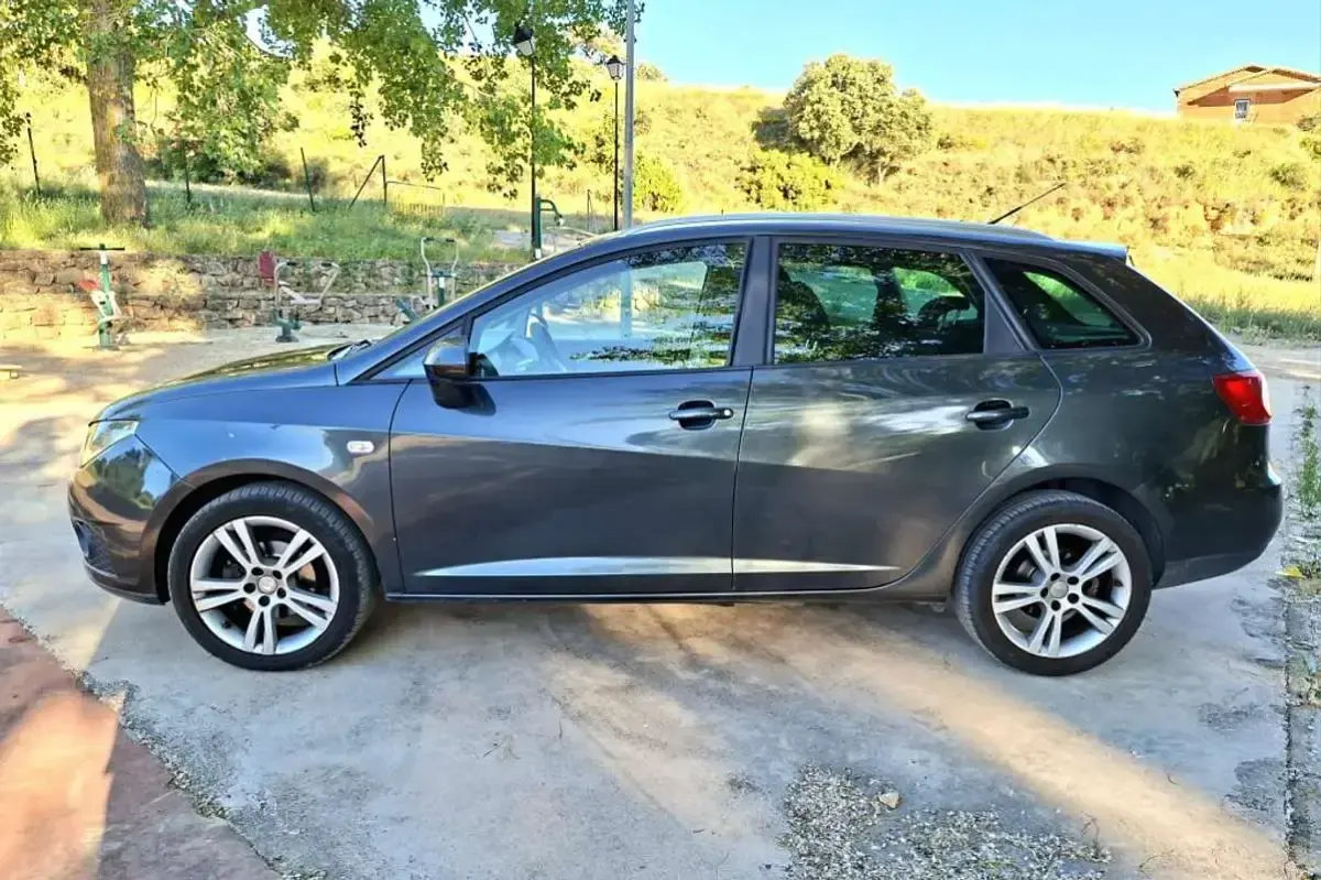 Usado Seat Ibiza Copa 90 CV (66 kW) 2011 Negro Utilitario