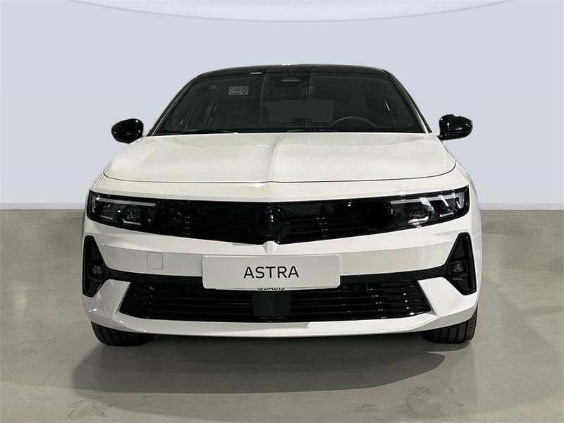 Usado Opel Astra 114 kW (156 CV) 2023 Arktis white Berlina