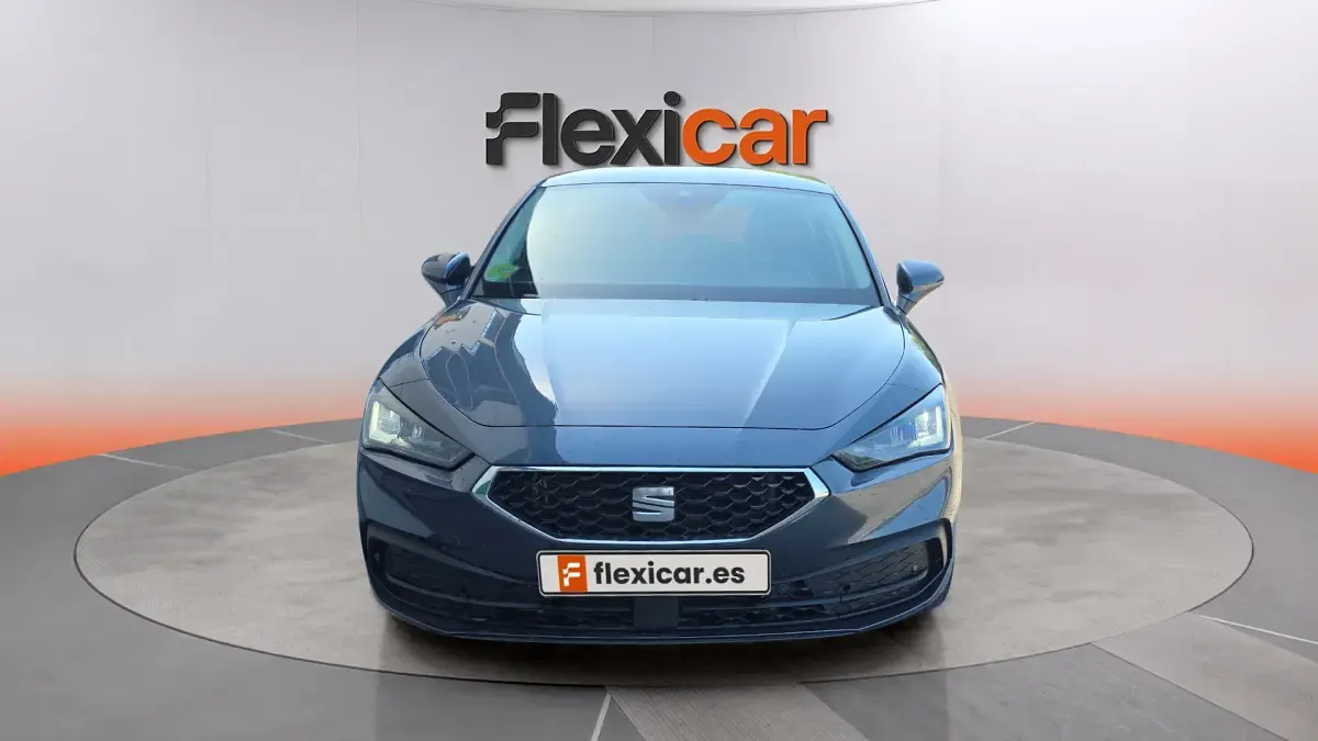Usado Seat Leon Style 116 CV (85 kW) 2024 Gris Berlina