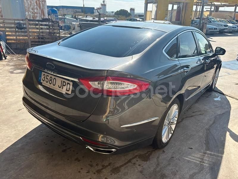 Usado Ford Mondeo Vignale 180 CV (132 kW) 2016 Gris / plata Berlina