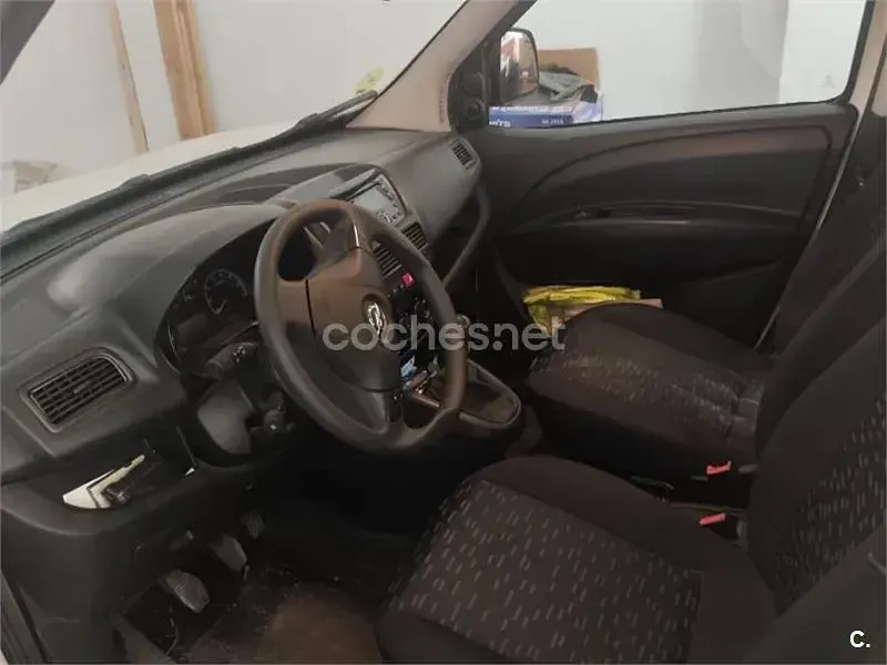 Usado Opel Combo Excellence 105 CV (77 kW) 2014 Blanco Monovolumen
