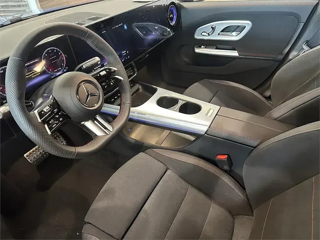 Usado Mercedes CLA220 190 CV (139 kW) 2026 Azul Berlina