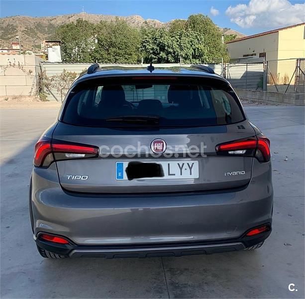 Używany Fiat Tipo Cross 130 KM (95 kW) 2022 Szary Sedan/Limuzyna