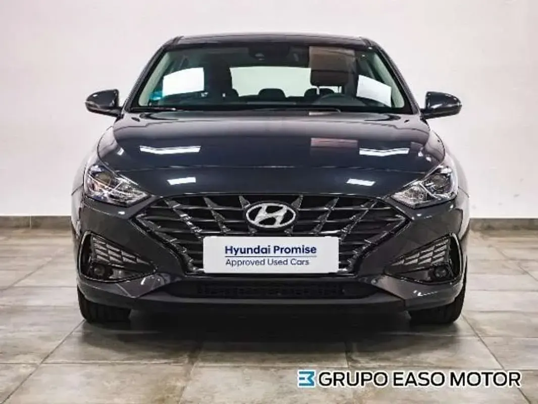 Usado Hyundai i30 110 CV (80 kW) 2023 Negro Utilitario