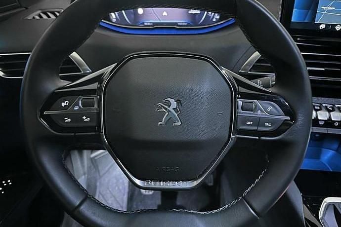 Usado Peugeot 5008 Allure 130 CV (95 kW) 2023 Gris Monovolumen