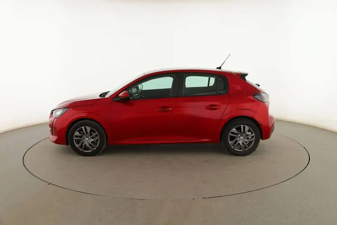 Usado Peugeot 208 Active 101 CV (74 kW) 2021 Rojo Utilitario