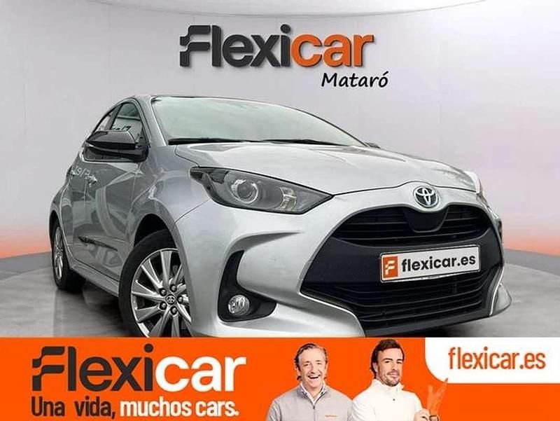 Gris Usado 2022 Toyota Yaris Hybrid Active Utilitario | 16.990 € (Buen precio) - Imagen 1/4