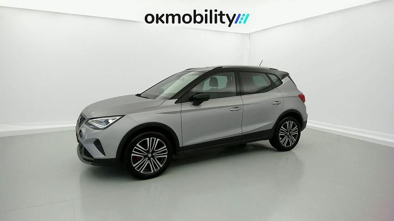 Usado Seat Arona FR 115 CV (84 kW) 2024 Plata urban / negro SUV