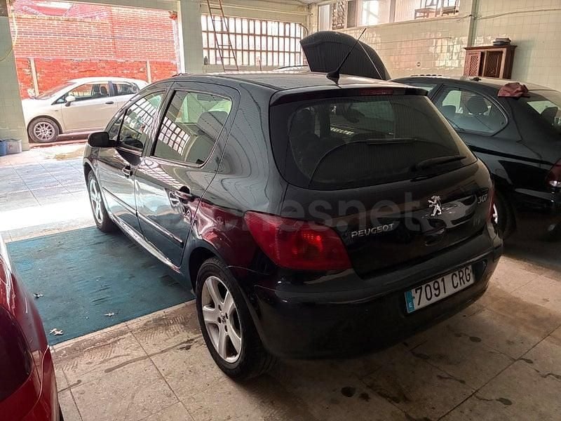 Usado Peugeot 307 110 CV (80 kW) 2004 Negro Berlina