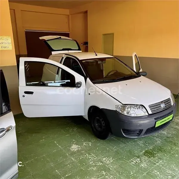 Usado Fiat Punto Classica 70 CV (51 kW) 2007 Blanco Utilitario