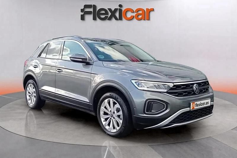 Usado VW T-Roc Life 150 CV (110 kW) 2023 Gris SUV