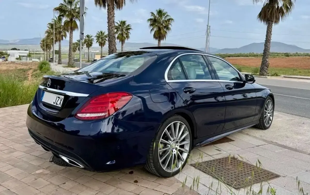 Usado Mercedes C220 AMG line 170 CV (125 kW) 2017 Berlina