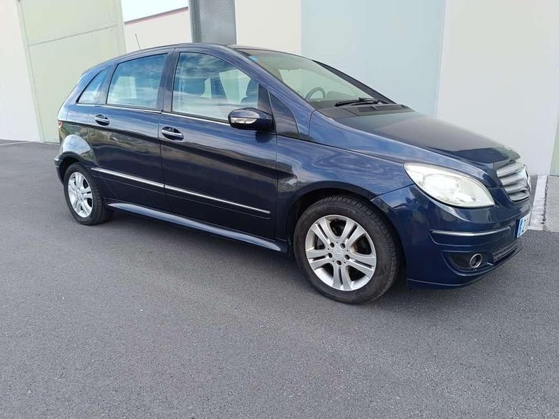 Usado Mercedes B180 109 CV (80 kW) 2008 Azul Monovolumen