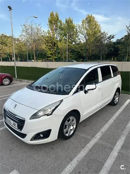 Usado Peugeot 5008 Active 120 CV (88 kW) 2016 Blanco Monovolumen
