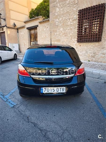 Usado Opel Astra Sport 120 CV (88 kW) 2005 Negro Berlina