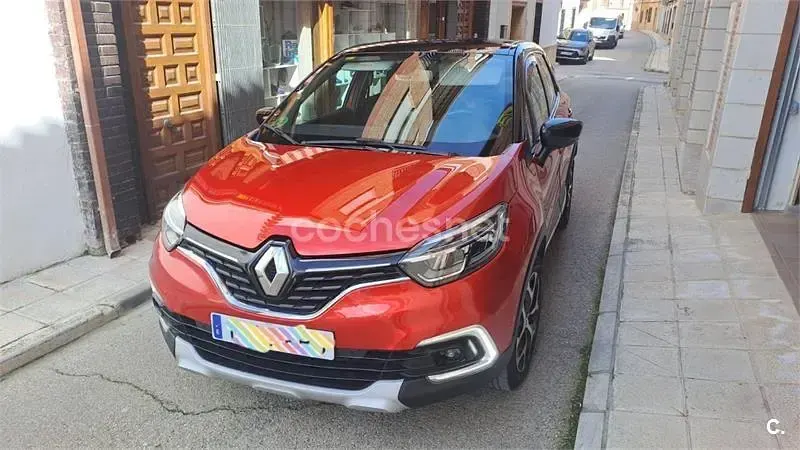 Używany Renault Captur XMOD 120 KM (88 kW) 2017 Czerwony SUV