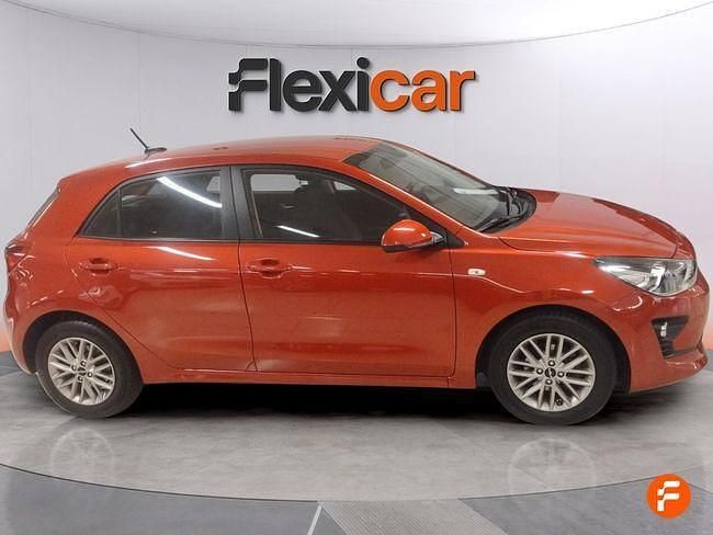 Usado Kia Rio 84 CV (61 kW) 2023 Rojo