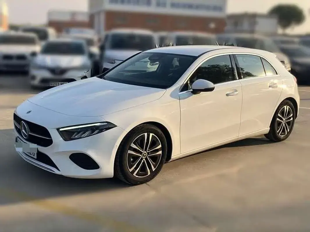 Usado Mercedes A180 136 CV (100 kW) 2025 Blanco Berlina